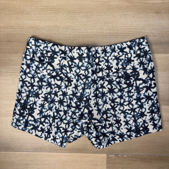 NWT J. Crew Blue and White Patterned Linen Shorts, Size 6 - Picture 3 of 6